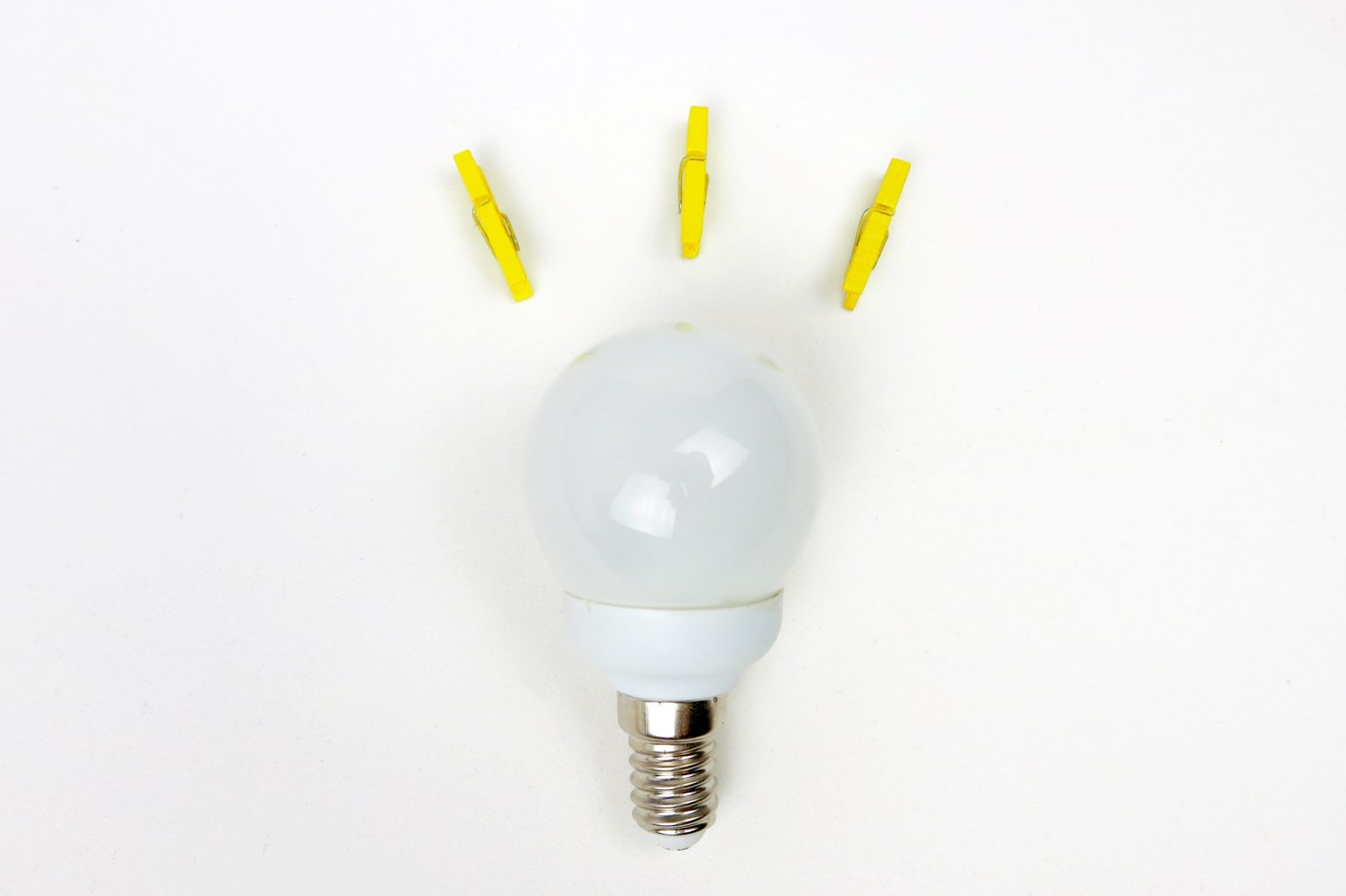 karla-vidal-cn9KWcTseH0-unsplash Light bulb with yellow clips